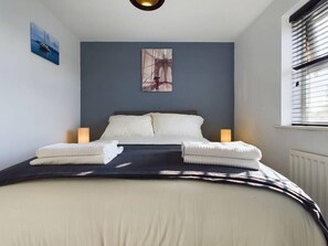 3 quartos, ferros/tábuas de passar roupa, Wi-Fi, roupa de cama