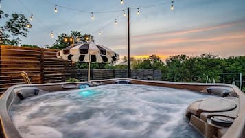 Tina de hidromasaje al aire libre