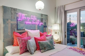 3 chambres, fer et planche à repasser, lit de bébé portatif