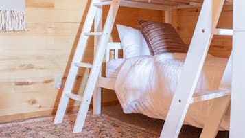 3 bedrooms, desk, iron/ironing board, travel crib