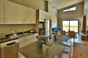 Elite-Apartment | Wohnbereich | 42-Zoll-Flachbildfernseher mit Satellitenempfang