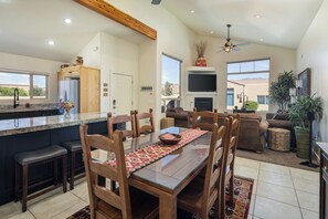 Dining - Easy Access to Ntl Parks | Private Hot Tub | Pool (Moab)