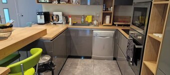 Appartement Récent 120 Mètres Carré