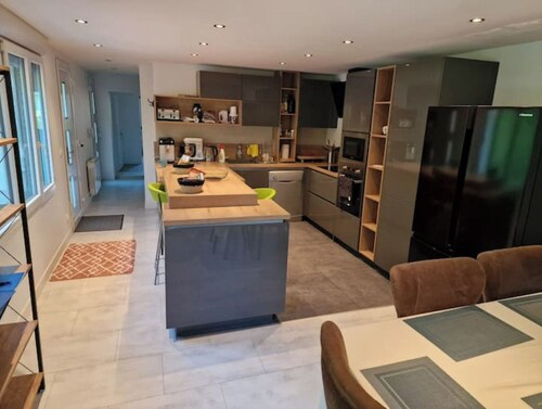 Appartement Récent 120 Mètres Carré