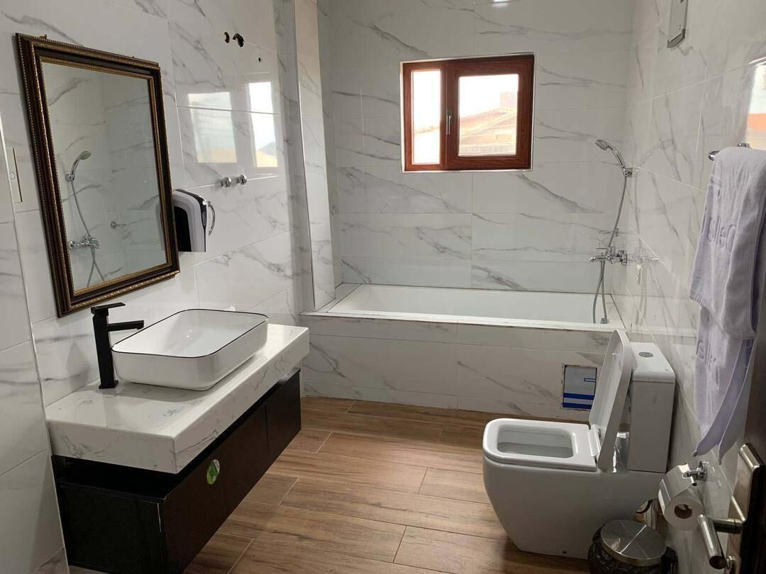 Executive-Zimmer | Badezimmer | Regendusche, Designer-Toilettenartikel, Seife, Shampoo