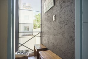 Interior - Nuevo, Luminoso, Confortable, Seguro, con Cochera, Excelente Ubicación Ciudad (Mendoza)