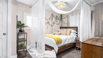 3 bedrooms, iron/ironing board, WiFi, bed sheets