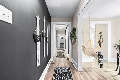 Country Boho | Cozy 3BR Retreat Near Mercedes-Benz Stadium