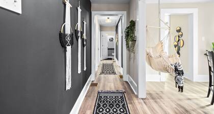 Country Boho | Cozy 3BR Retreat Near Mercedes-Benz Stadium