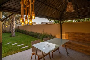 Garden - Spacious 3-Bedroom Maid's Villa  (Dubai)