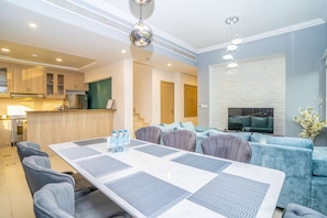 Living area - Spacious 3-Bedroom Maid's Villa  (Dubai)