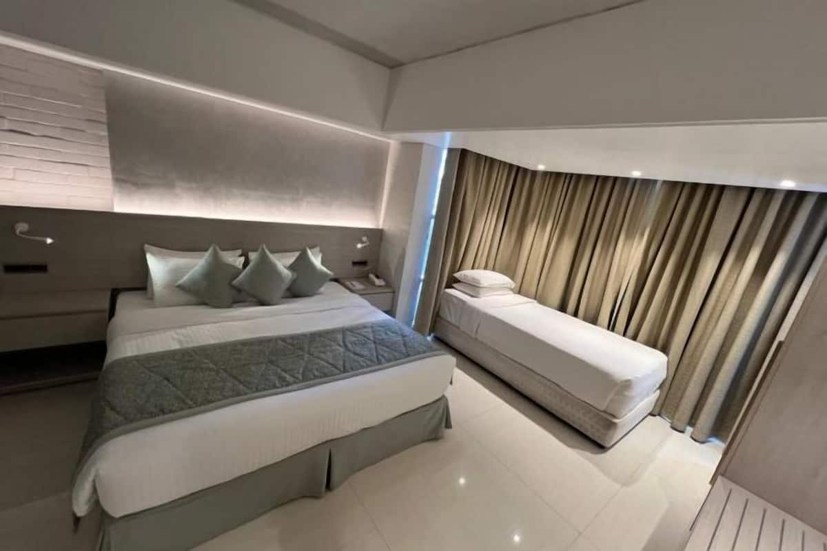 1 bedroom, premium bedding, in-room safe, desk