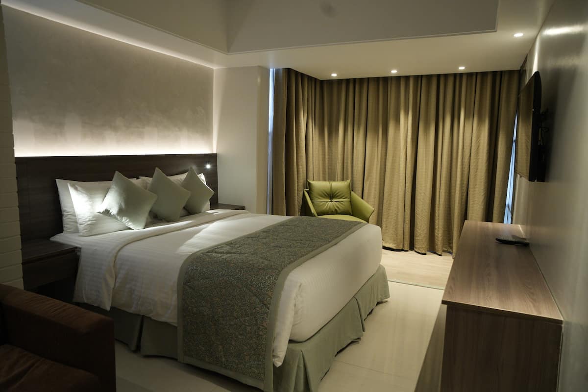 Suite Business | Biancheria da letto di alta qualità, una cassaforte in camera