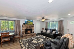 TV, fireplace