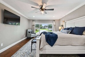 4 bedrooms, iron/ironing board, WiFi, bed sheets - 🏡 Spacious 4-Bedroom Retreat with Fire Pit – Lutz, FL (Lutz)