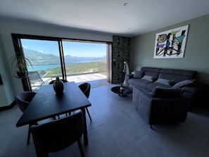Smart TV, video games, foosball, table tennis - Modern apartment with lake view (Savines-le-Lac)