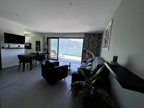 Smart TV, video games, table football, ping pong - Modern apartment with lake view (Savines-le-Lac)