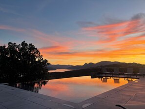Outdoor pool, a heated pool - Modern apartment with lake view (Savines-le-Lac)