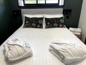 1 bedroom, free WiFi, bed sheets, wheelchair access - Modern apartment with lake view (Savines-le-Lac)
