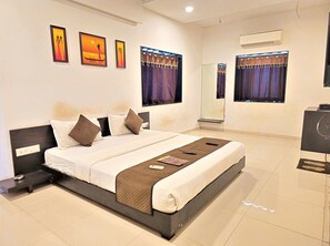 Classic Room | Meja, ruang kerja komputer riba, Wi-fi percuma 