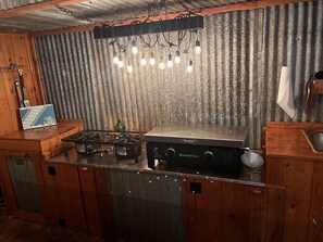Refrigerador, microondas, horno y parrilla de estufa
