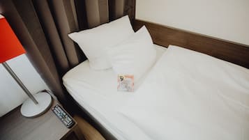 Standard Single Room | 1 bedroom, in-room safe, individually decorated, desk