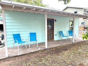 Terrace/patio - Travel Nurses, Business Folks, winter Texans Newly Remodeled, Quiet neighborhood (Fredericksburg)