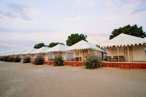 Chambre royale | Draps en coton égyptien, literie de qualité, couette en duvet, bureau