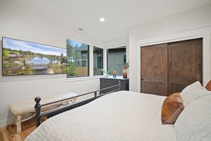 3 bedrooms, internet, bed sheets