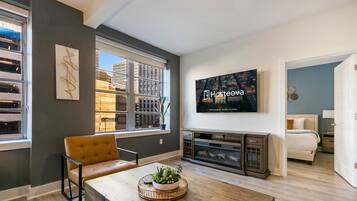 Superior Condo, 4 Bedrooms, 2 Bathrooms | Living room