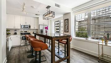 Exclusive Condo, 4 Bedrooms | Private kitchen