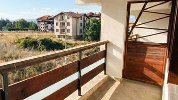 Apartment, 1 Bedroom, Balcony, Mountain View | Balcony
