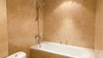 Apartment, 1 Bedroom, Balcony, Mountain View | Bathroom