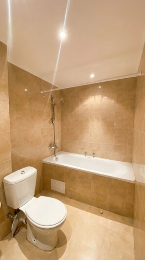 Căn hộ, 1 phòng ngủ, ban công, quang cảnh núi | Phòng tắm