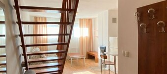 1BR Bright 300mbps Wifi Duplex - Two Floors