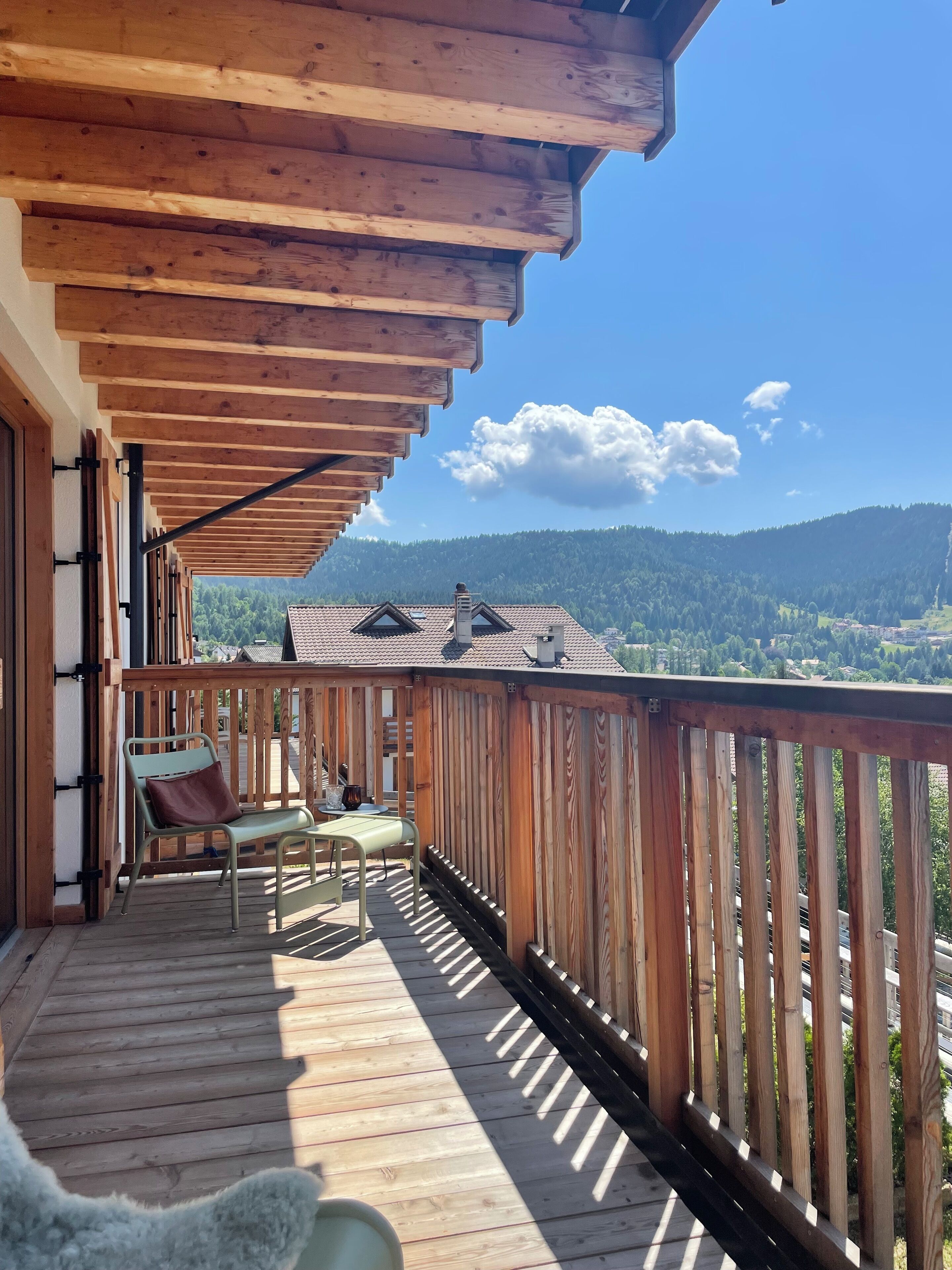 Big balcony at the front with marvelous mountain view