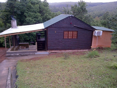 Economy Cabin | Exterior