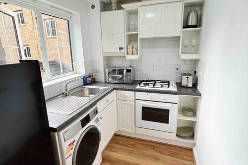 1-bed Apartment in Greater London Next to Station
