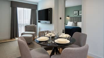 Classic Apartment | In-room safe, blackout drapes, iron/ironing board, WiFi (free)