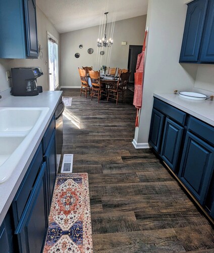 Little House on the "Parkway" in Beautiful Tellico Village Lake/Golf Community