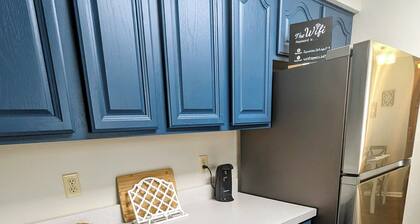 Little House on the "Parkway" in Beautiful Tellico Village Lake/Golf Community