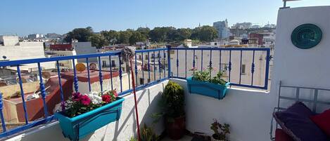 تناول الطعام بالخارج