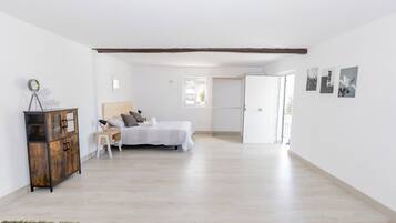 1 chambre, fer et planche Ă repasser, Wi-Fi, draps fournis