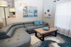 Smart TV, DVD player - Best Priced! Private Pool, Sweeping Water Views- Close to Disney World (Kissimmee)