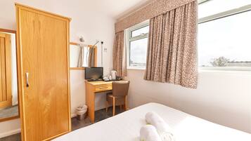 1 bedroom, free WiFi, bed sheets