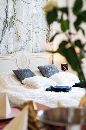 Iron/ironing board, WiFi, bed sheets - Emperors Elegance Suite (Hlavní město Praha)