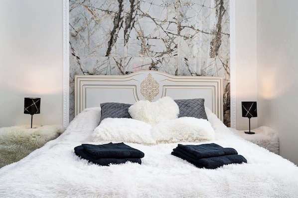 Iron/ironing board, WiFi, bed sheets