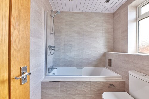 Properties Unique | Dene Rooms Family 31