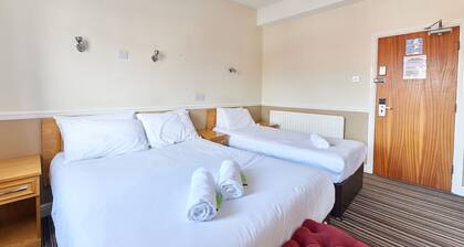 Properties Unique / Dene Rooms Family 43