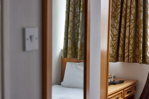 1 bedroom, free WiFi, bed sheets - Properties Unique | Dene Rooms Single 34 (Newcastle Upon Tyne)